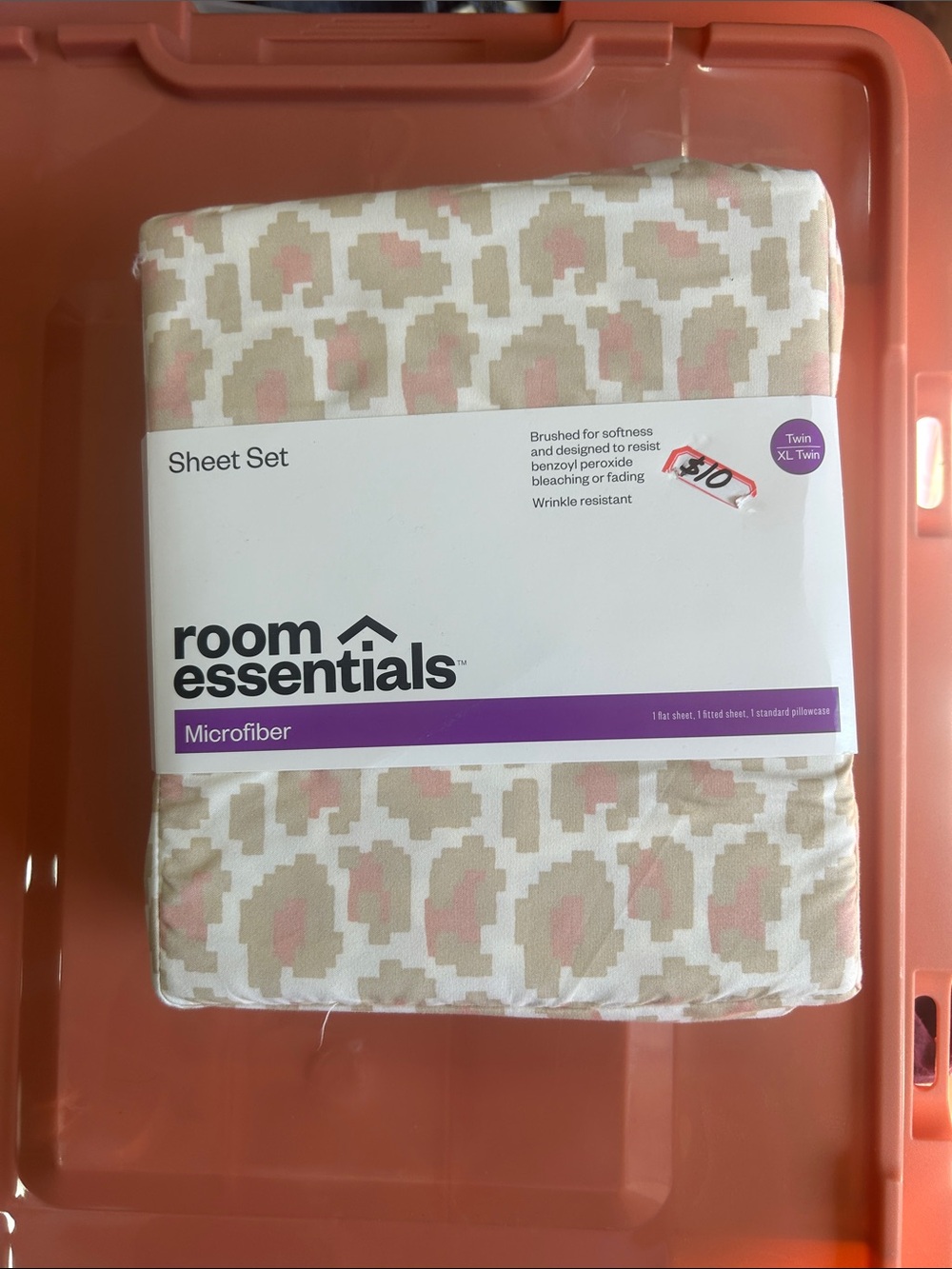 Room Essentials Microfiber Sheet Set in Beige and Pink Geometric Print
